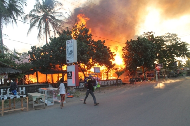 Kebakaran Habiskan 3 Kios dan 3 Resto Di Pangandaran