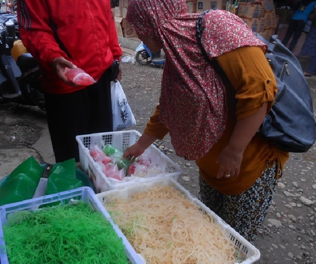 Pedagang Buah Kolang Kaling Marema